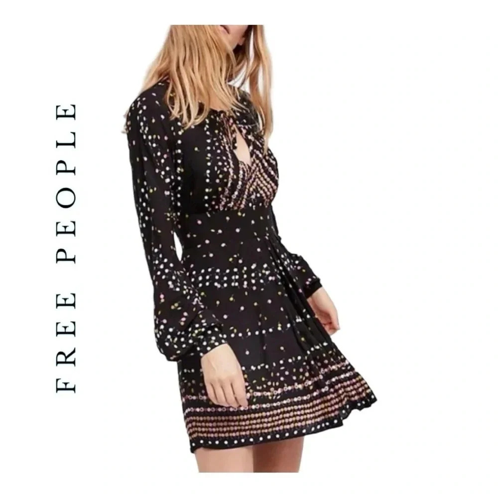 0480W. FREE PEOPLE‎ MINI DRESS BLACK AND POLKA DOTS PATTERN DEEP KEYHOLES